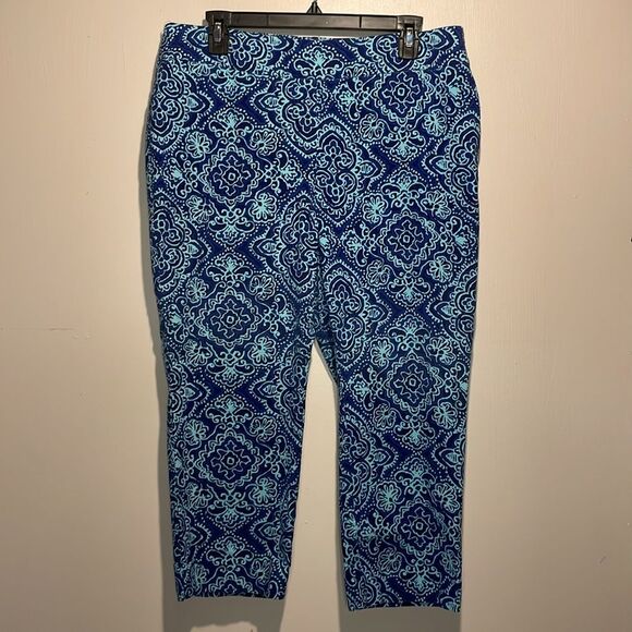 Chico’s- “So Slimming” Straight Leg Crop Pull On Stretch Print Pants- Size 2P - Picture 1 of 7